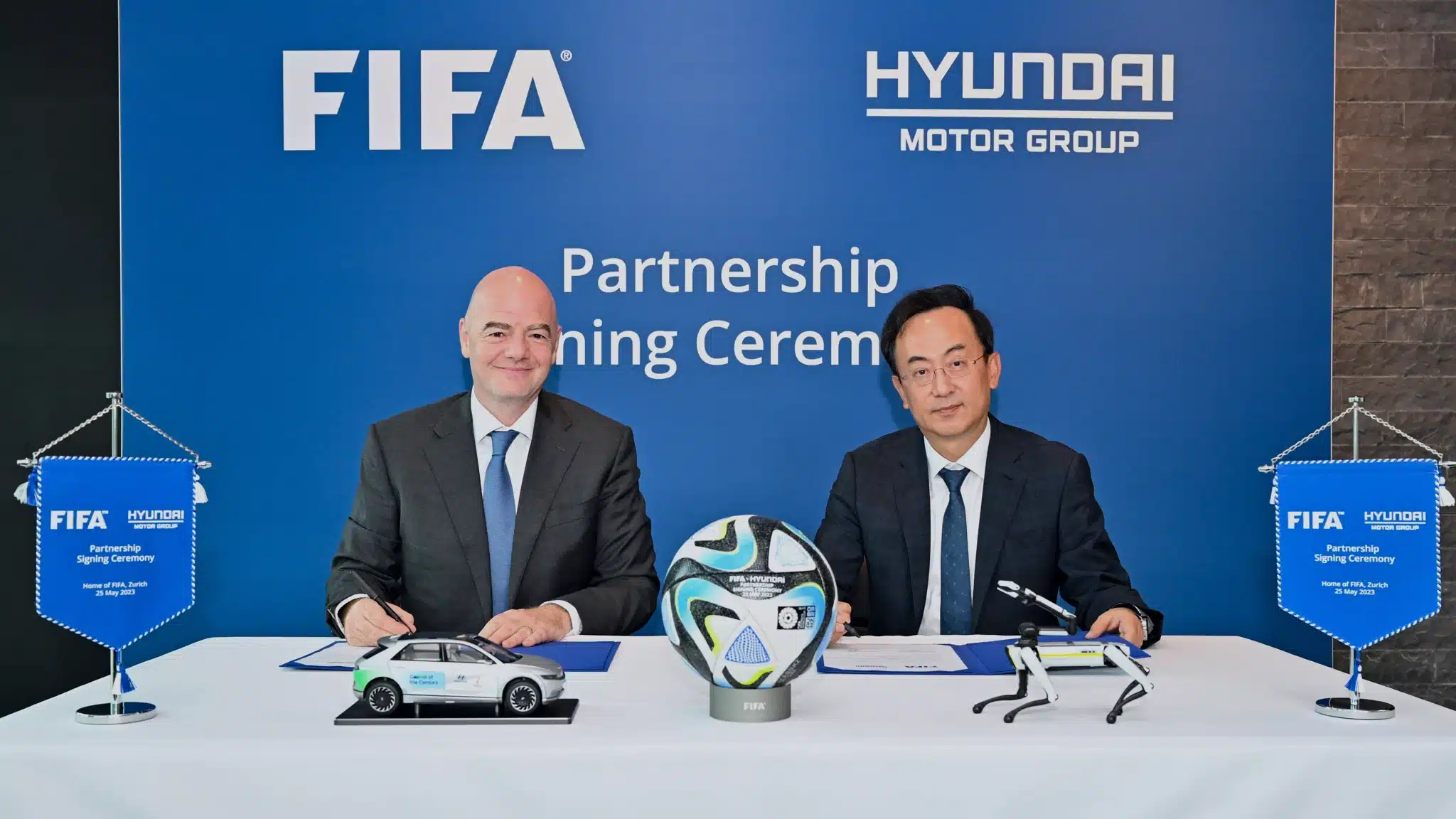 Partnership-Signing-between-FIFA-and-Hyundai